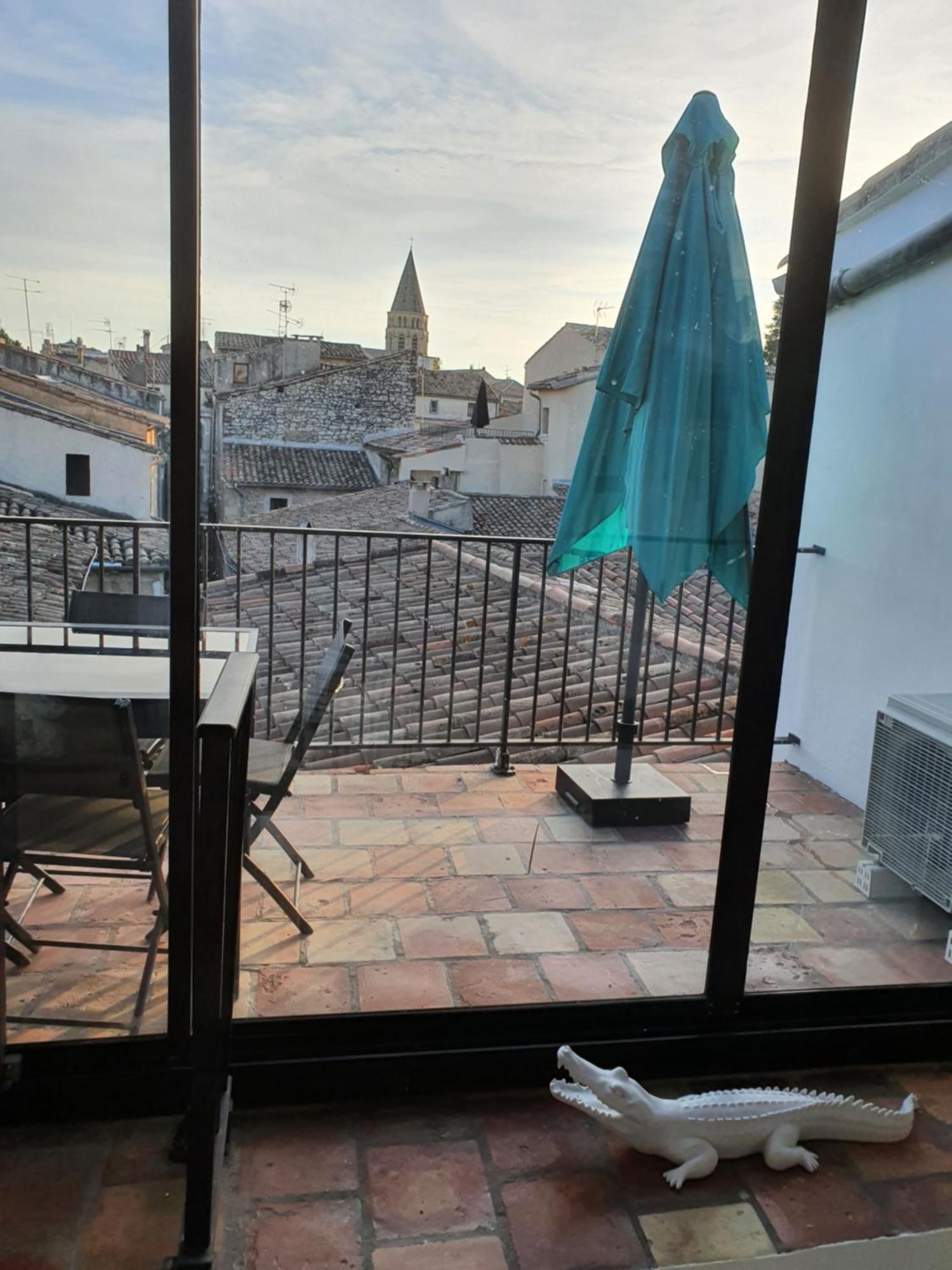 Au Coeur Du Centre Historique - Immeuble Classe - Terrasse - Climatise Nimes Exterior photo
