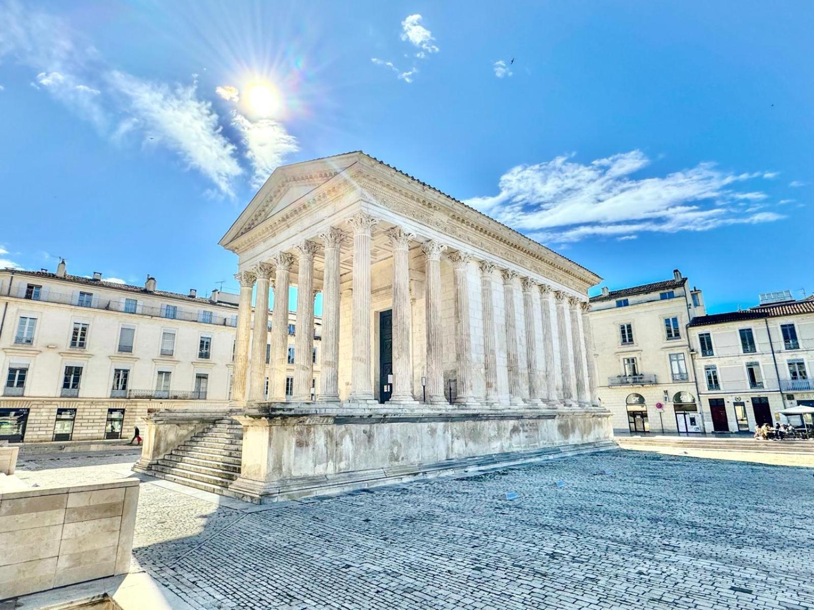 Au Coeur Du Centre Historique - Immeuble Classe - Terrasse - Climatise Nimes Exterior photo